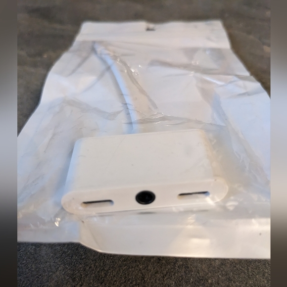NEW Dual USB-C and 1/8" Audio jack Adapter for Apple Devices - Picture 3 of 3